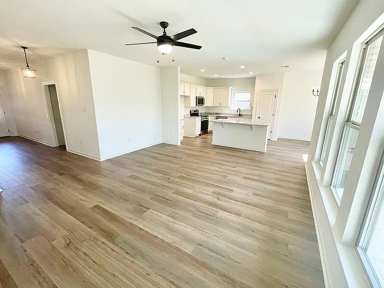 11628 Water View Ave — Photo 2