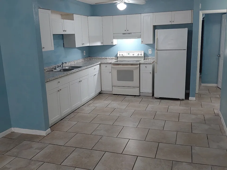 1401 E Annie St #B