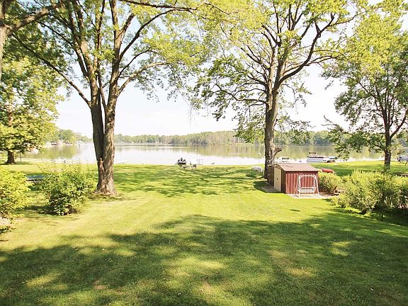 3rd image of 9242 N Steinbarger Lake Dr