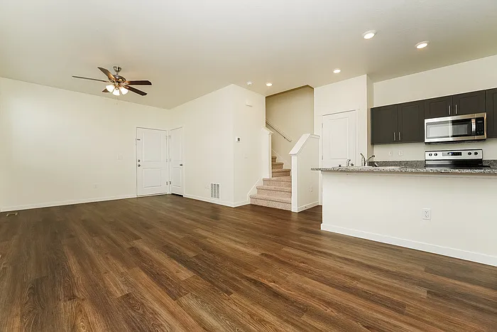 3 bed, 2.5 bath, 1500 sqft, $2,699 — Photo 3