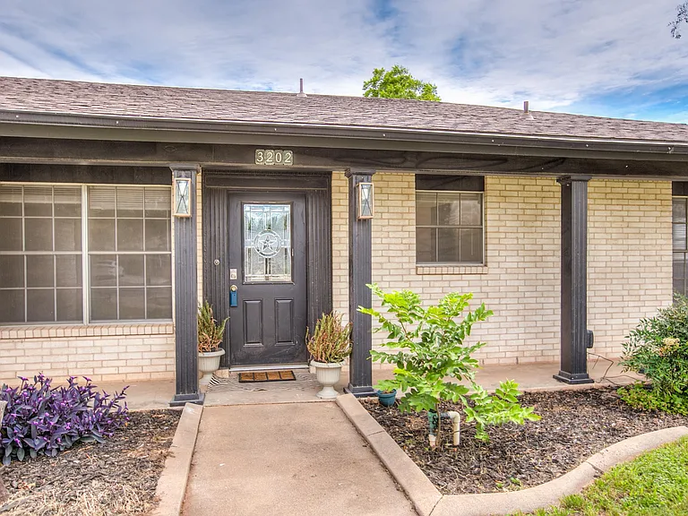 3202 Tanglewood Dr — Photo 5