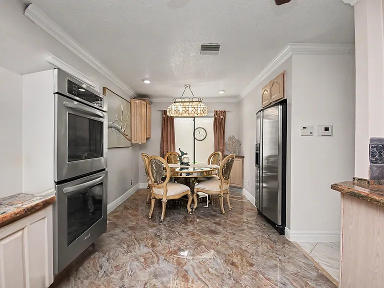 9708 Erica Ct — Photo 26