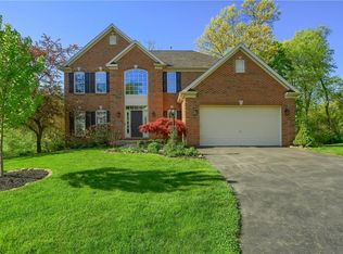 170 Hunters Run Dr, Coraopolis, PA 15108