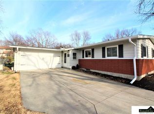 1100 Driftwood Dr, Lincoln, NE 68510
