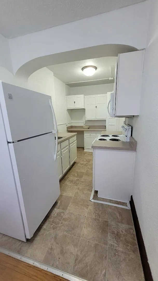 Unit Photo - 727 N Capitol Ave #307