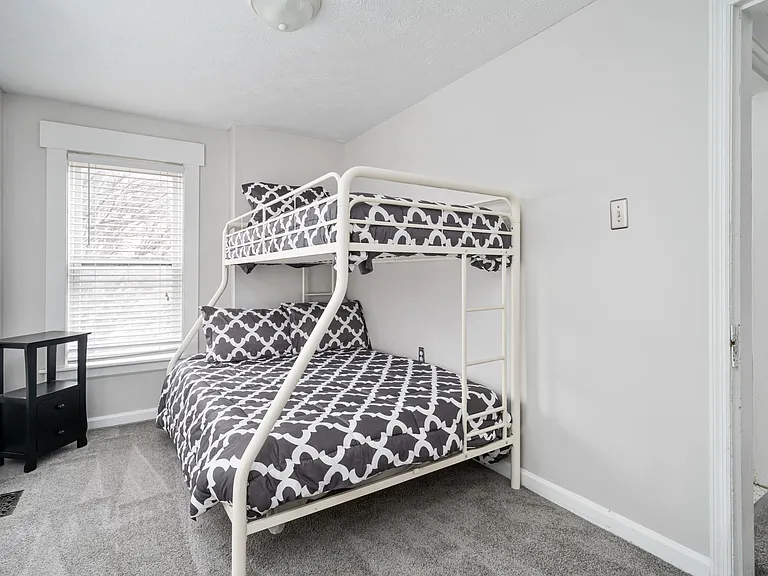 802 Hamlet St — Photo 17