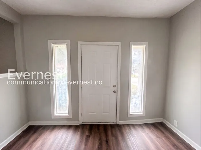 4435 Lincolndale Dr — Photo 2