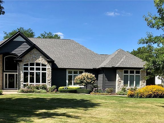 2nd image of 363 Glengarry Dr