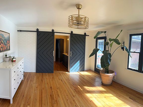 3rd image of 2122 E Thornburgh Dr