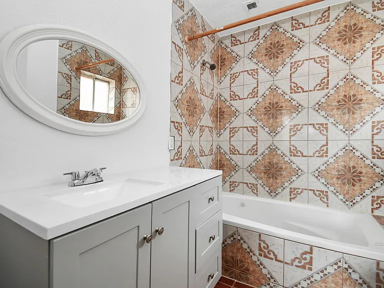 10131 Kent Towne Ln — Photo 30
