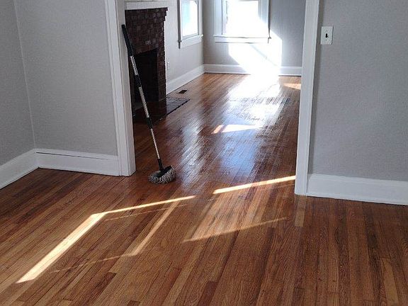 3rd image of 2725 Carson Ave