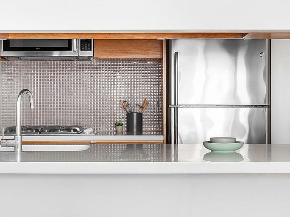 3rd image of 30 W 61st St APT 14F