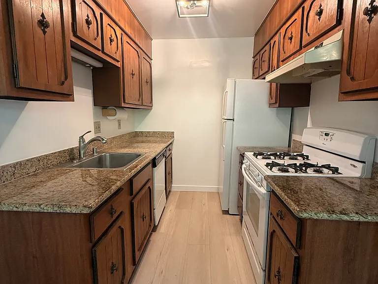925 Madison St #2 — Photo 9