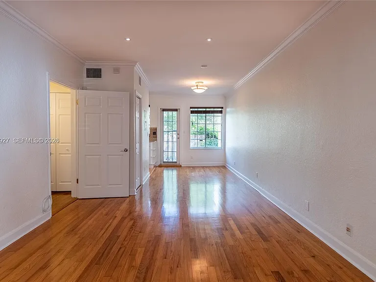 15 Madeira Ave #9 — Photo 1