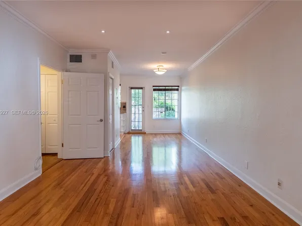 15 Madeira Ave APT 9, Coral Gables, FL 33134