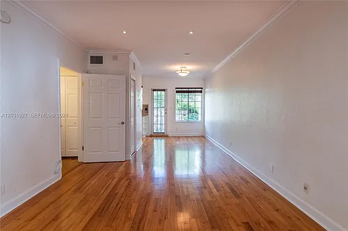 15 Madeira Ave #9 Photo 1 15 Madeira Ave #9 Photo 1