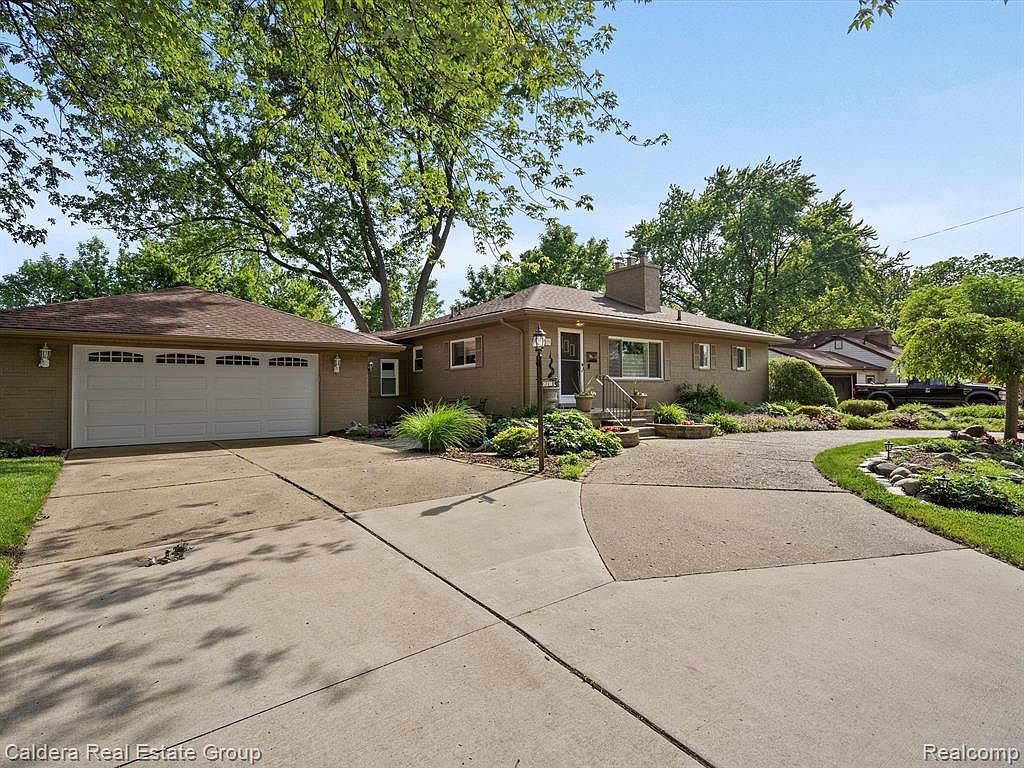 21230 Bayside St, Saint Clair Shores, MI 48081 Zillow
