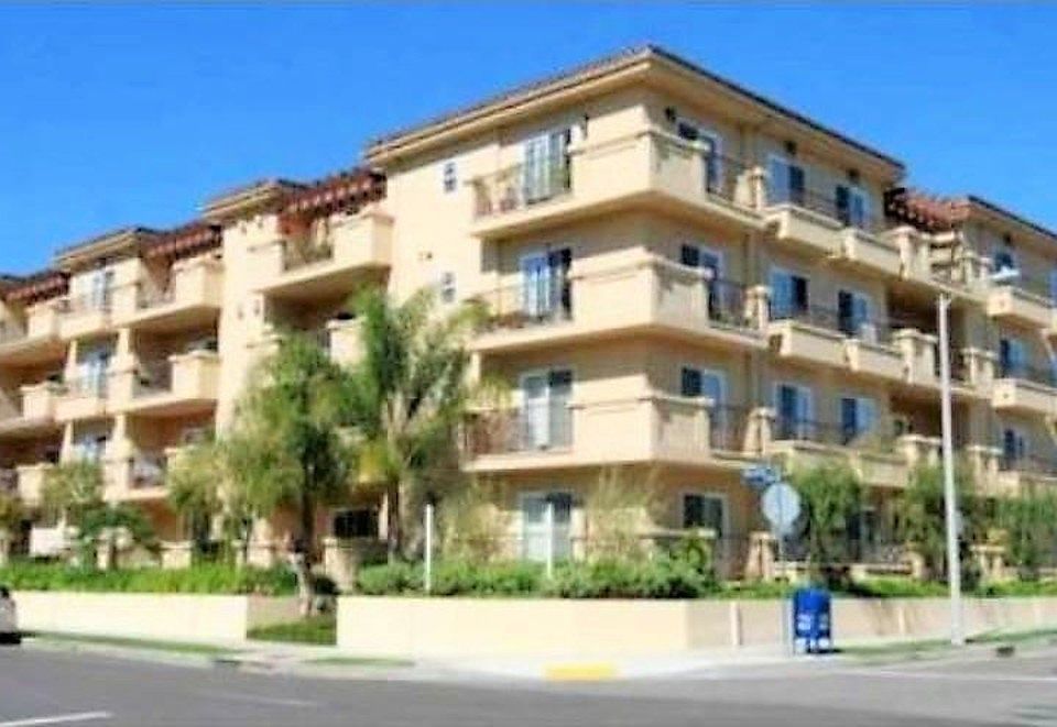 1st image of 11911 Mayfield Ave APT 304