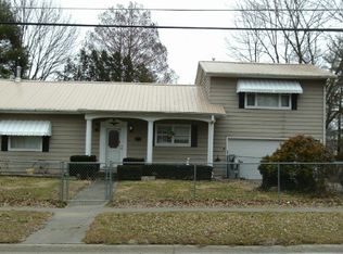 426 N Olive Rd, Flora, IL 62839