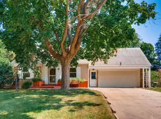 121 Ridgewood Dr, Hopkins, MN 55343