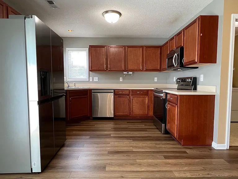 304 Mann St — Photo 11