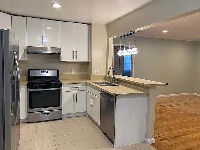 966 Donovan Dr — Photo 3