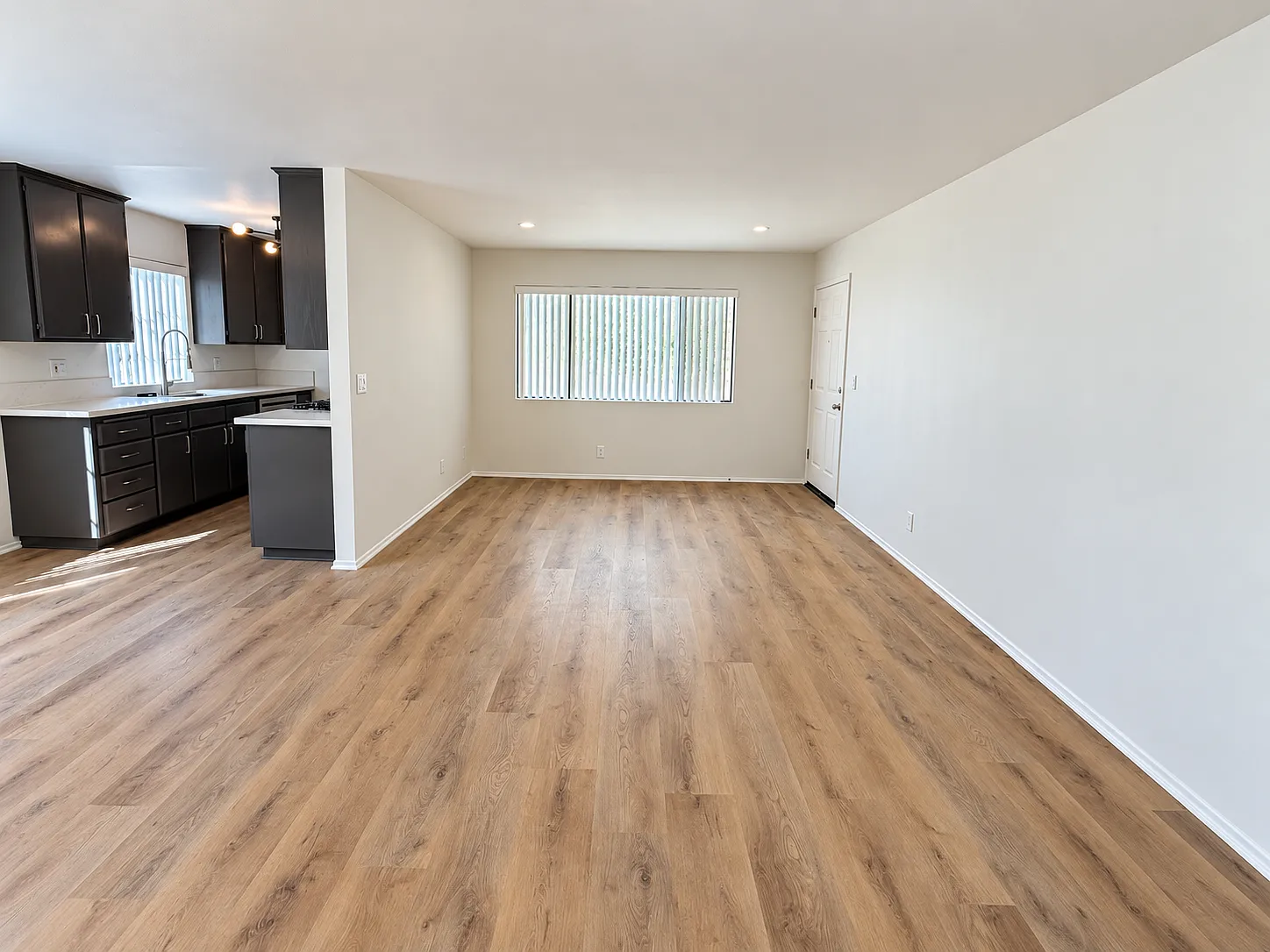 1 bed, 875 sqft, $2,300 — Photo 2