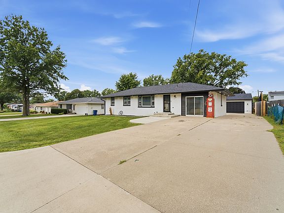 3rd image of 8026 Warren Dr