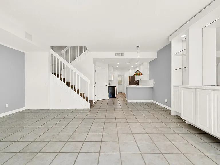 133 Wentworth Ct — Photo 7