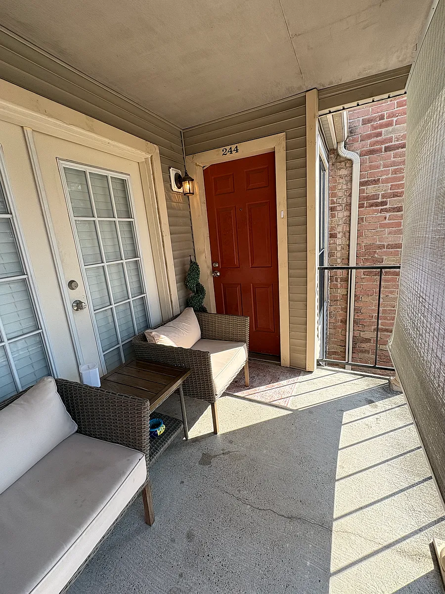 Building Photo - 3700 W Clay St #244