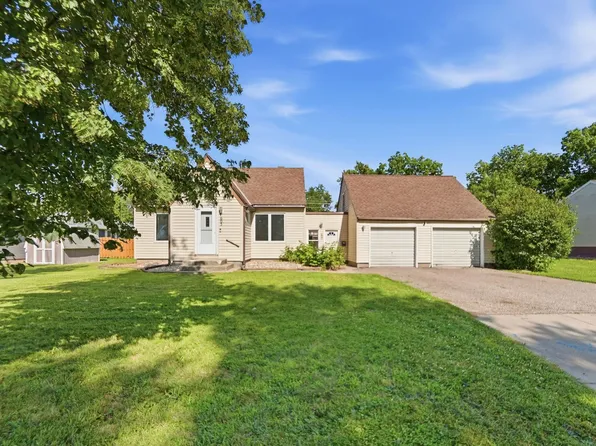 605 S 8th St, Olivia, MN 56277