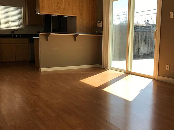 Living/dining area