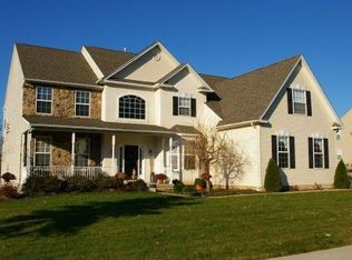 1008 Creekview Dr, Pennsburg, PA 18073