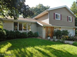 17 Elm St, Hawthorn Woods, IL 60047