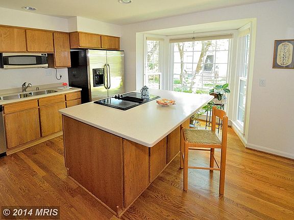 2nd image of 137 E St NE