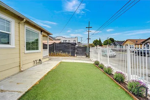 1823 96th Ave — Photo 3
