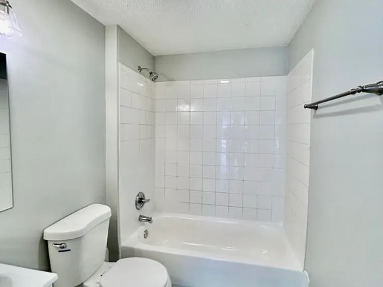 2405 N Chamberlain Ave — Photo 4