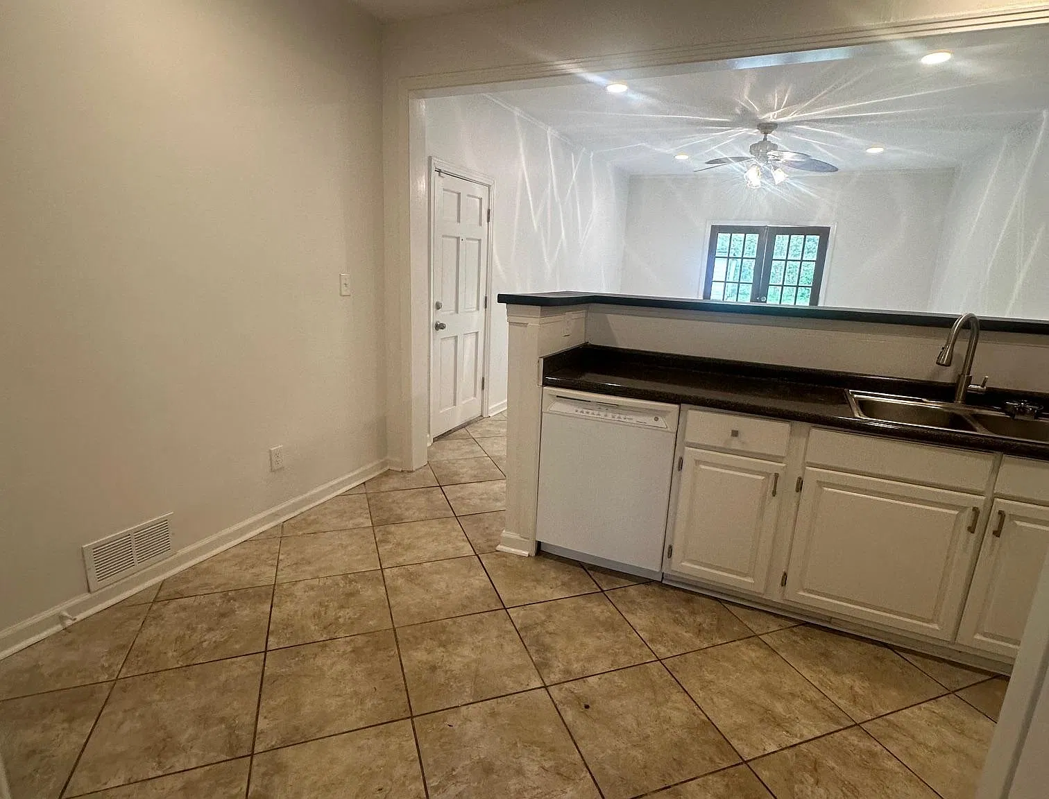 3 bed, 1701 sqft, $1,595 — Photo 4