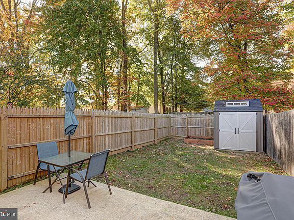 5th image of 21 Carolina Ct