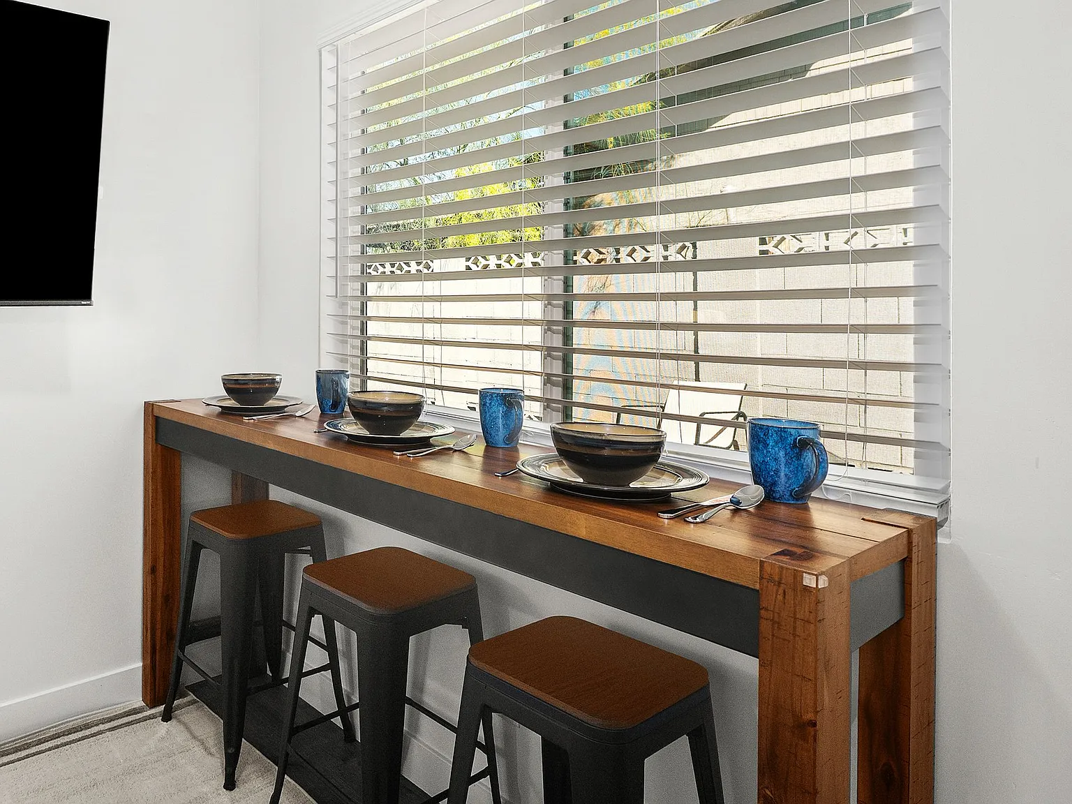 DT PHX |Furnished 1BR | Pet-friendly |All Utils Incl | Ideal for Travel Nurses & Relocators - #2 — Photo 1