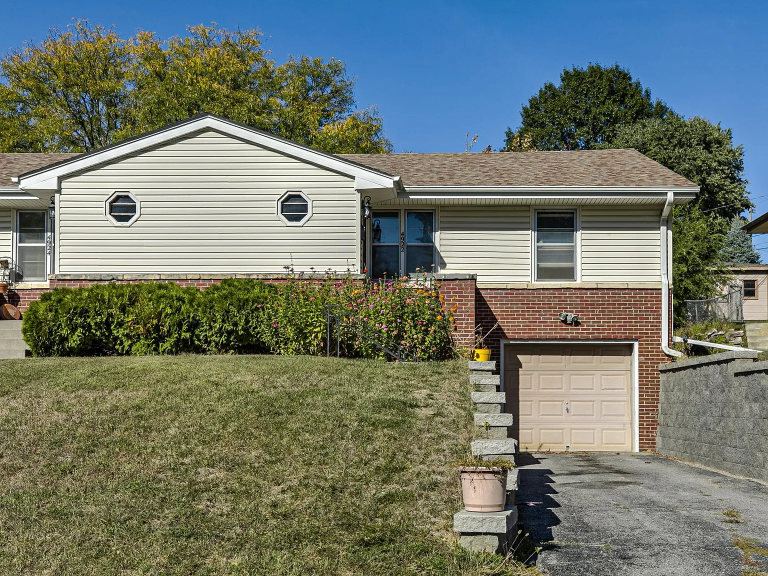 2 bed, 1200 sqft, $1,600 — Photo 3