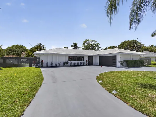 8111 W Lake Drive, Lake Clarke Shores, FL 33406