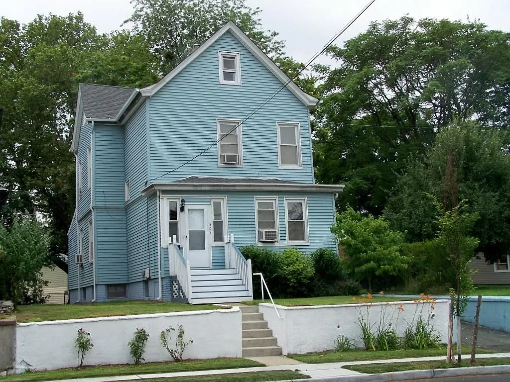 309 Summer St photo 1
