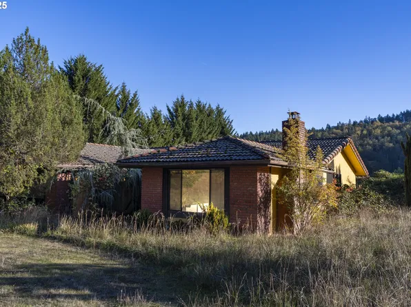 312 Bryant Ln, Roseburg, OR 97471