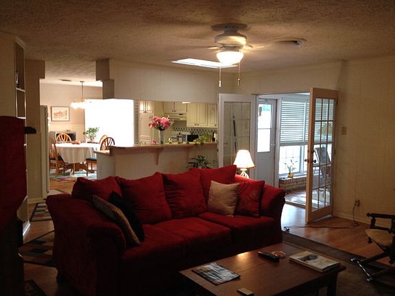 2nd image of 315 Manor Dr