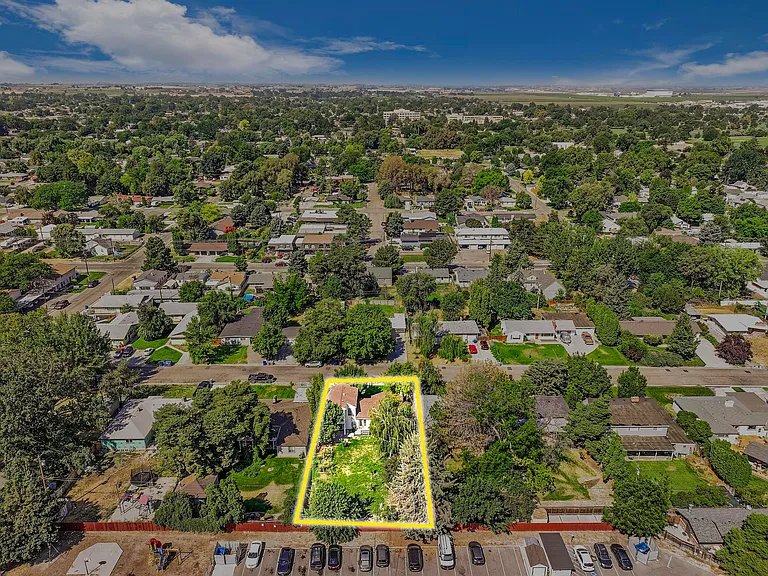 1913 Colorado Ave — Photo 8