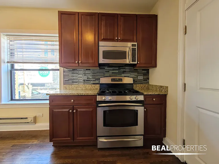 740-50 West Addison Street — Photo 11