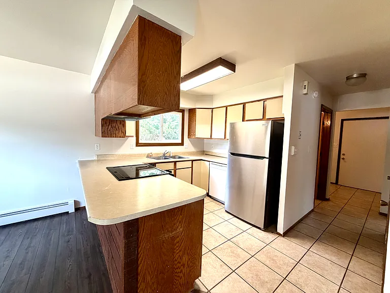 609 Belford St — Photo 10