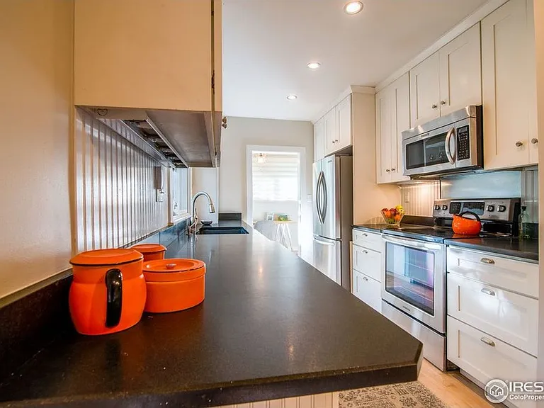 2323 Mapleton Ave — Photo 16