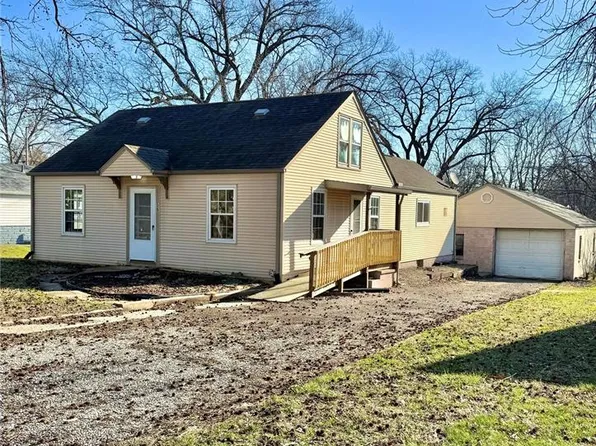 56 Pine Trl, Fairview Heights, IL 62208